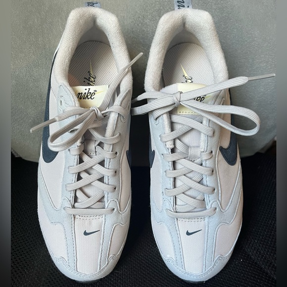 Nike Women’s Air Max Dawn size 7 - Picture 1 of 7